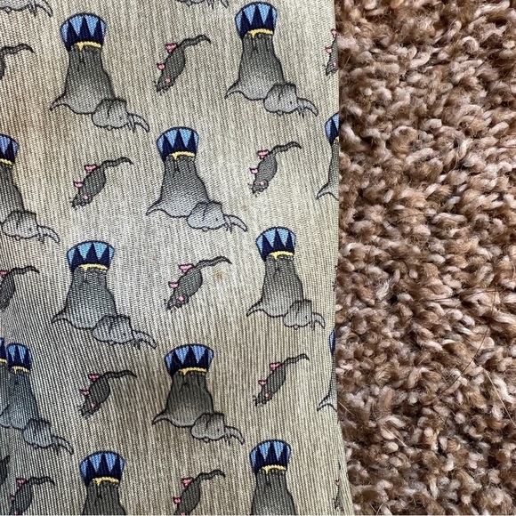 Hermes Whimsical Elephant Silk Tie Made in France - Picture 2 of 5